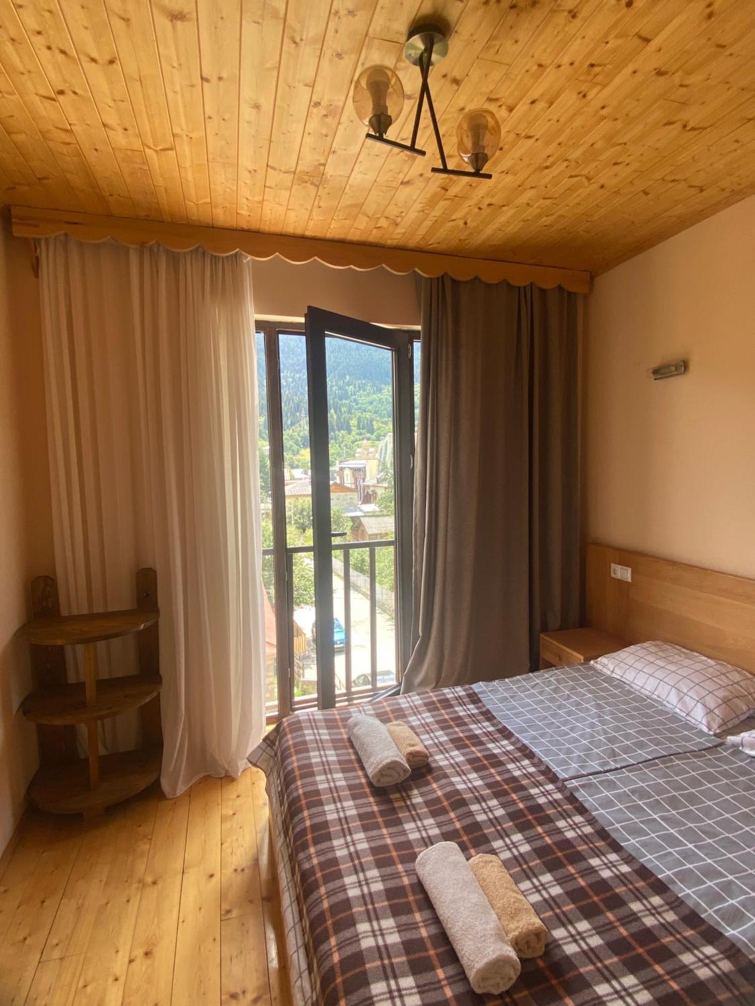 Sana Guest House Mestia Extérieur photo