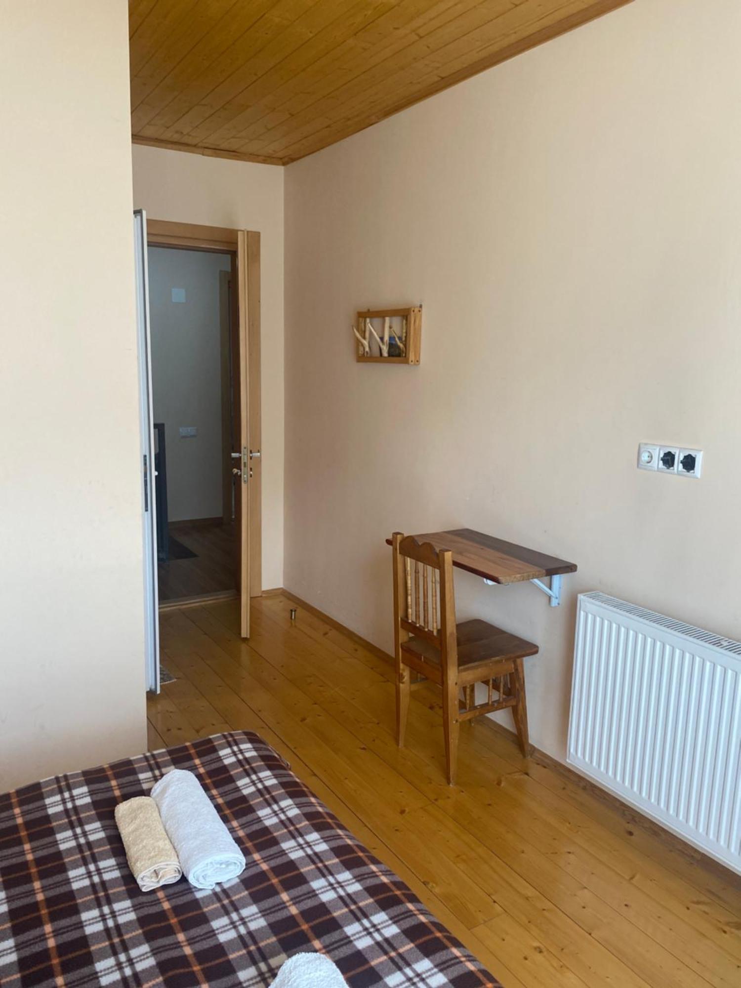Sana Guest House Mestia Extérieur photo